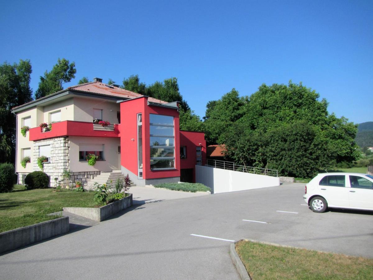 Bed and Breakfast Pod Orehi Постойна Экстерьер фото