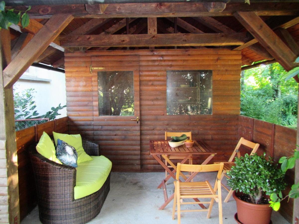 Bed and Breakfast Pod Orehi Постойна Экстерьер фото