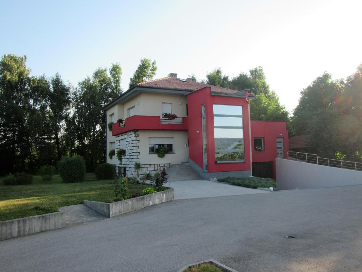 Bed and Breakfast Pod Orehi Постойна Экстерьер фото
