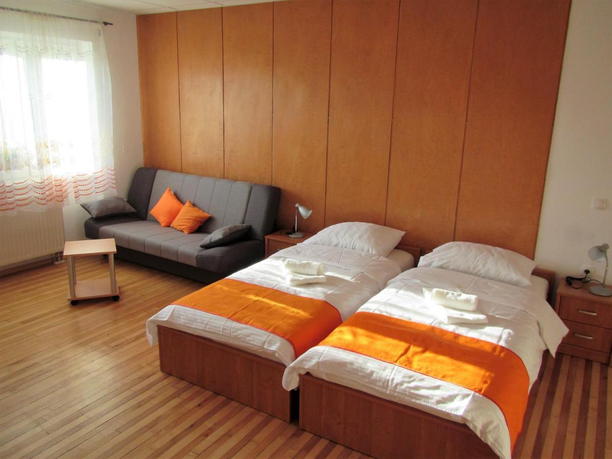 Bed and Breakfast Pod Orehi Постойна Экстерьер фото