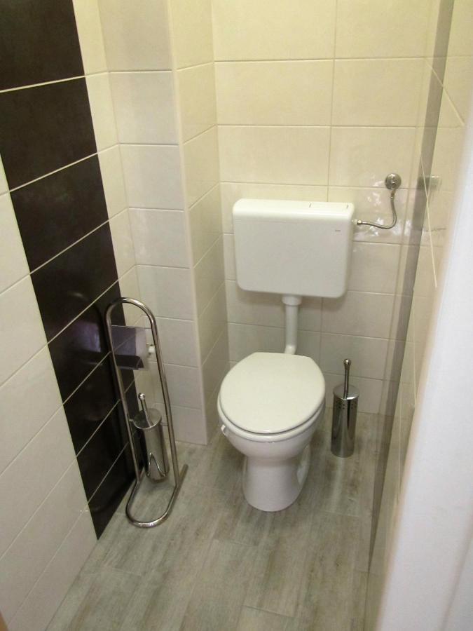 Bed and Breakfast Pod Orehi Постойна Экстерьер фото