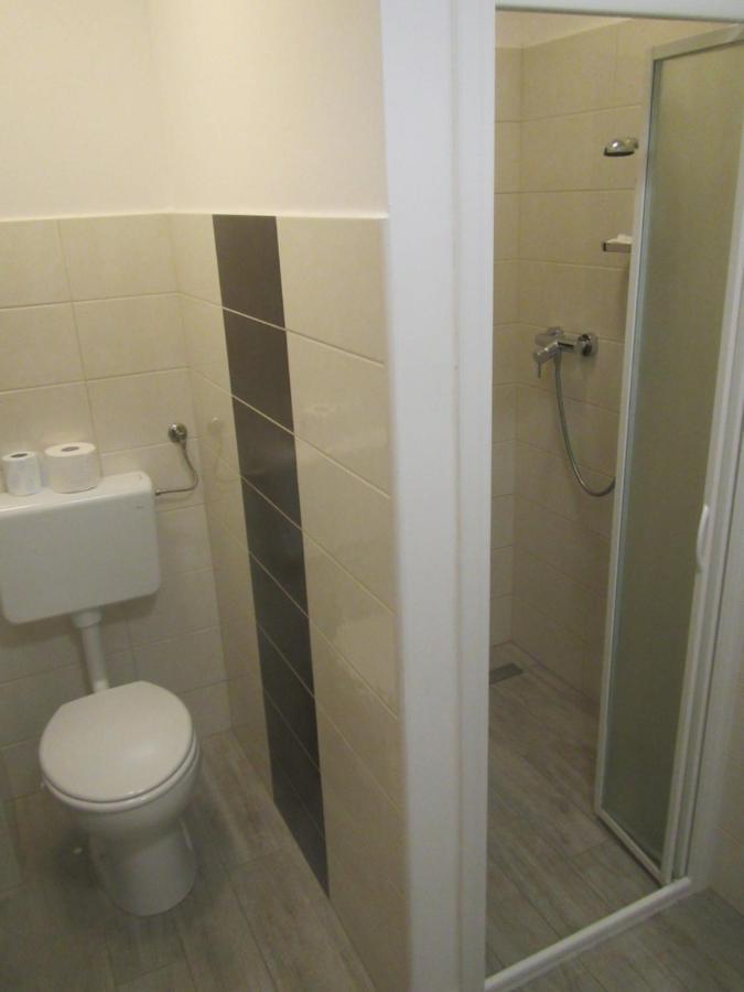 Bed and Breakfast Pod Orehi Постойна Экстерьер фото